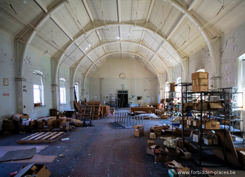 Hudson River State Hospital - (c) Forbidden Places - Sylvain Margaine - 9 - The upside down boat