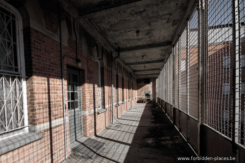 Hudson River State Hospital - (c) Forbidden Places - Sylvain Margaine - 13 - La promenade