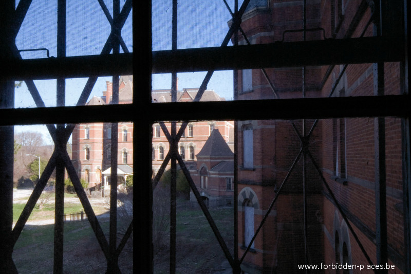 Hudson River State Hospital - (c) Forbidden Places - Sylvain Margaine - 23 - The admin building