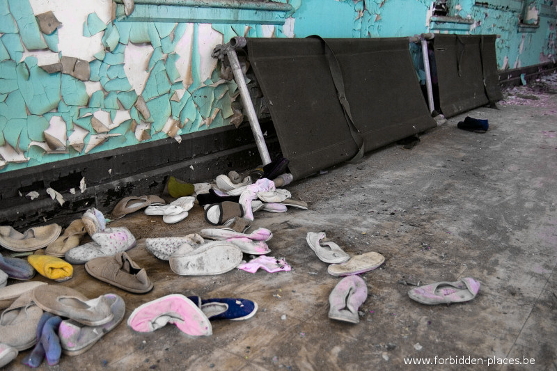 Hudson River State Hospital - (c) Forbidden Places - Sylvain Margaine - 26 - Shoes