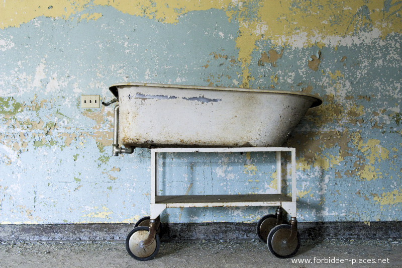 New Jersey State Hospital for the Insane - (c) Forbidden Places - Sylvain Margaine - 3- The bathtub.