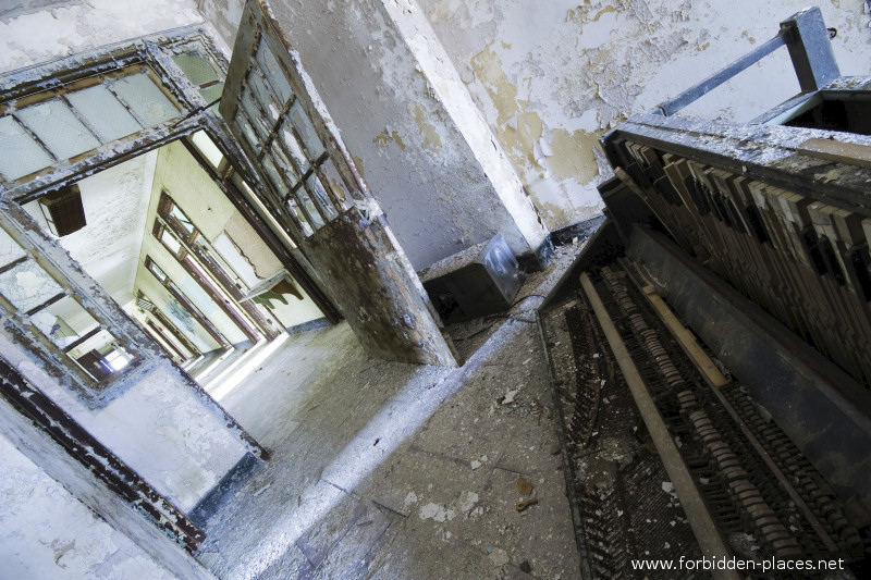 New Jersey State Hospital for the Insane - (c) Forbidden Places - Sylvain Margaine - 12 - Recreation room, part 1.