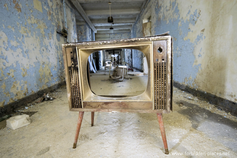New Jersey State Hospital for the Insane - (c) Forbidden Places - Sylvain Margaine - 30 - The TV.
