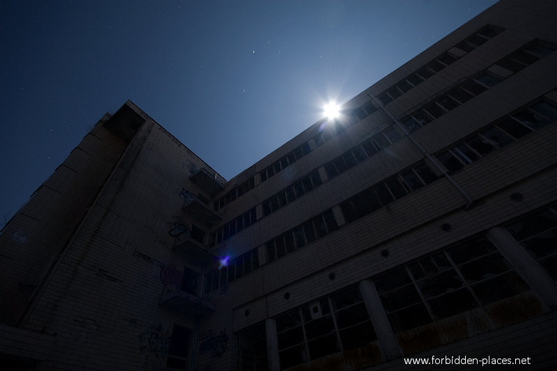 Le Sanatorium Joseph Lemaire - (c) Forbidden Places - Sylvain Margaine - 7 - Pleine lune.