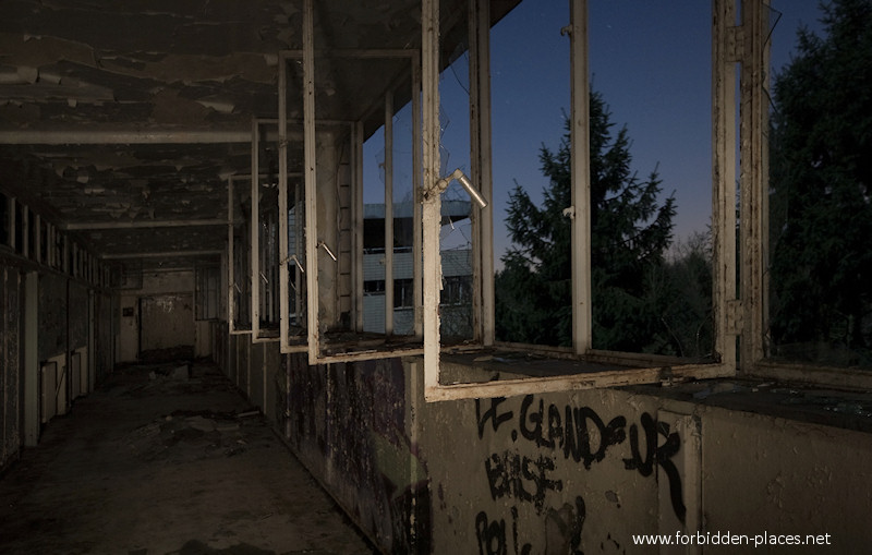 Le Sanatorium Joseph Lemaire - (c) Forbidden Places - Sylvain Margaine - 13 - Couloir.