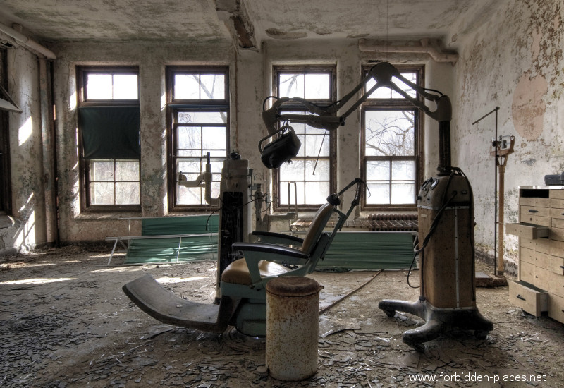 Norwich Insane Asylum - (c) Forbidden Places - Sylvain Margaine - 5- The Dentist.