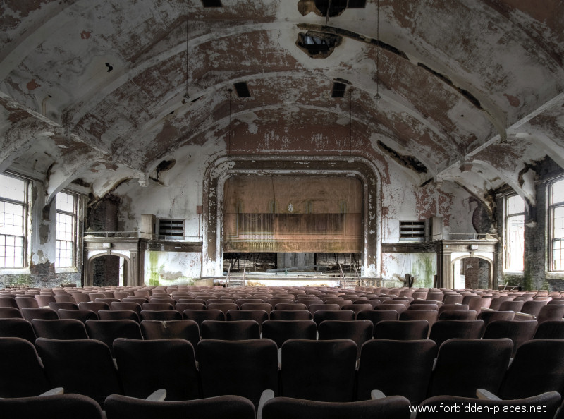 Norwich Insane Asylum - (c) Forbidden Places - Sylvain Margaine - 6- Au théâtre (1).