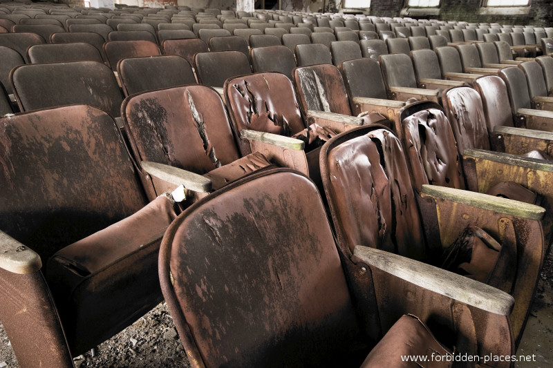 Norwich Insane Asylum - (c) Forbidden Places - Sylvain Margaine - 9 - Au théâtre (4).