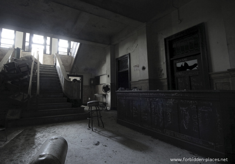 Norwich Insane Asylum - (c) Forbidden Places - Sylvain Margaine - 15 - Chaos in the admin building