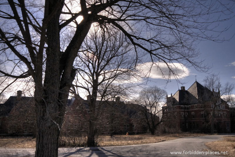 Norwich Insane Asylum - (c) Forbidden Places - Sylvain Margaine - 19 - Norwich at sunset.