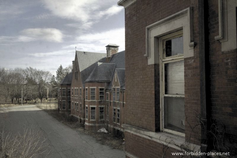 Norwich Insane Asylum - (c) Forbidden Places - Sylvain Margaine - 20- Bye bye Norwich...