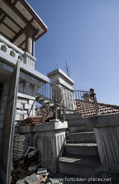 Le Château d'Ilbarritz - (c) Forbidden Places - Sylvain Margaine - 5- Stairway to heaven.