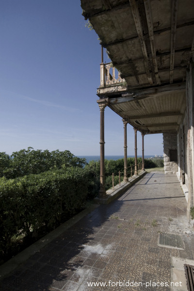 Le Château d'Ilbarritz - (c) Forbidden Places - Sylvain Margaine - 10 - Promenade.