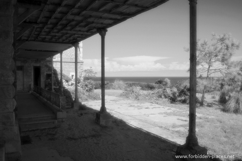 Le Château d'Ilbarritz - (c) Forbidden Places - Sylvain Margaine - 12 - IR.