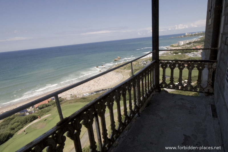The Castle of Ilbarritz - (c) Forbidden Places - Sylvain Margaine - 17 - One of the balconies.