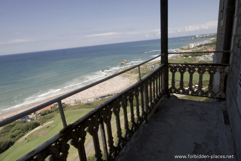 El Castillo de Ilbarritz - (c) Forbidden Places - Sylvain Margaine - 17 - One of the balconies.