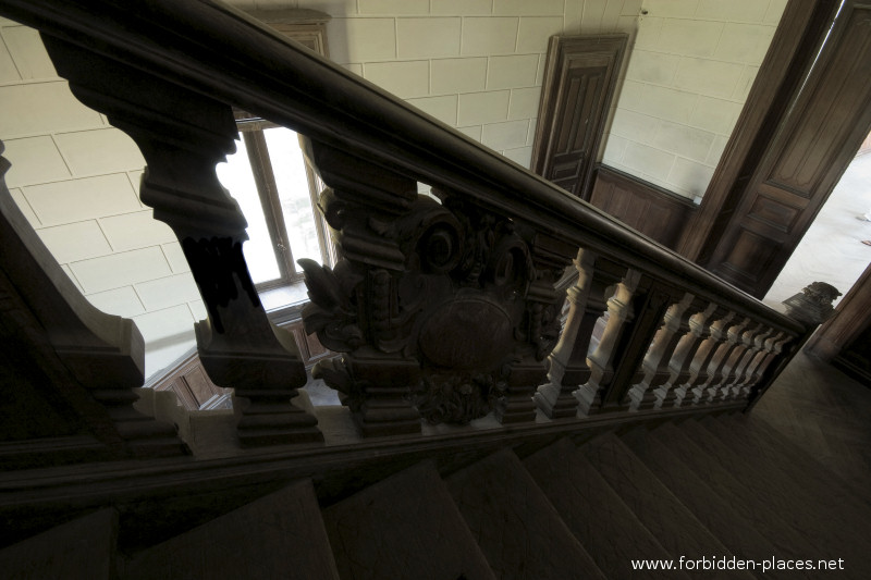 El Castillo de Ilbarritz - (c) Forbidden Places - Sylvain Margaine - 3- The banister.