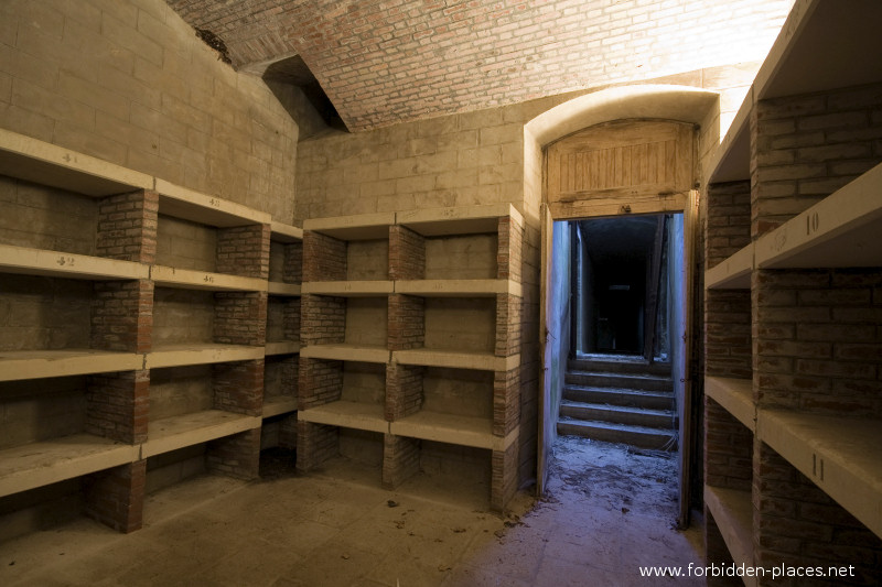 The Castle of Ilbarritz - (c) Forbidden Places - Sylvain Margaine - 5- Inside the very-well preserved wine cellar.