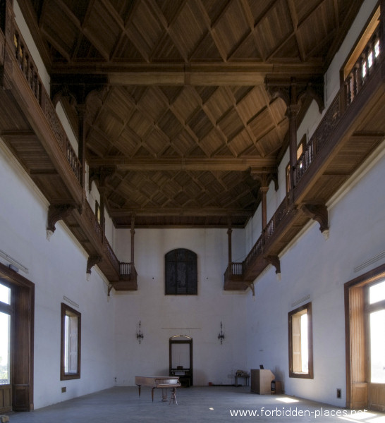 Le Château d'Ilbarritz - (c) Forbidden Places - Sylvain Margaine - 19 - Encore la grande salle.