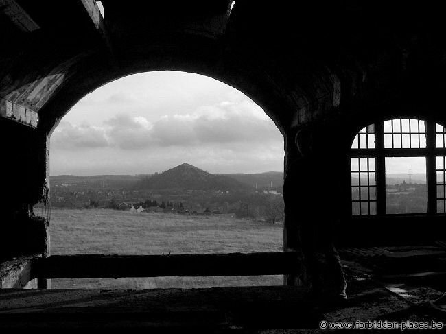 Du Gouffre collieries - (c) Forbidden Places - Sylvain Margaine - Slag heaps on a rainy day