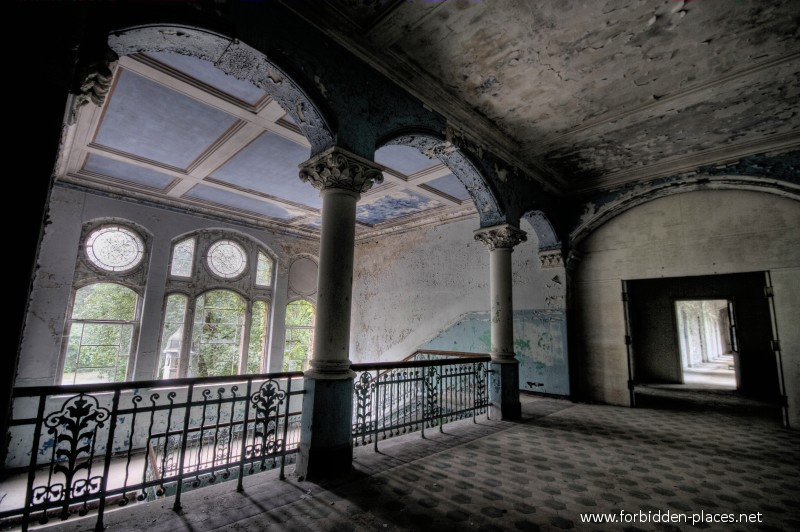 Le Sanatorium de Beelitz-Heilstätten - (c) Forbidden Places - Sylvain Margaine - 1- Au deuxième étage...