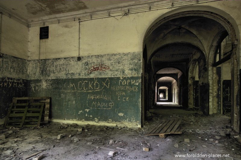 Le Sanatorium de Beelitz-Heilstätten - (c) Forbidden Places - Sylvain Margaine - 5- Graffitis russes.