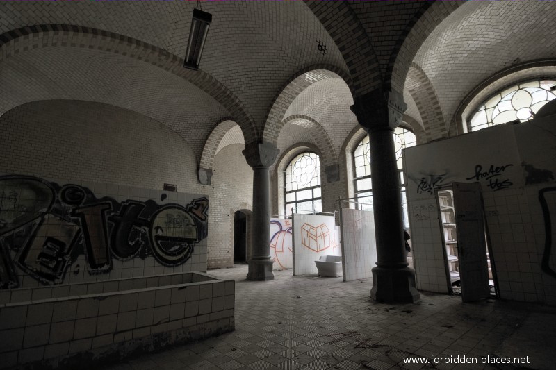 Beelitz-Heilstätten Sanatorium - (c) Forbidden Places - Sylvain Margaine - 8 - The baths.