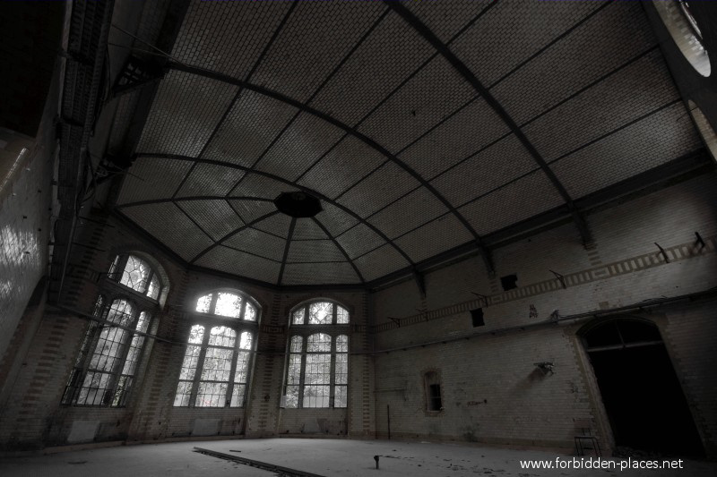 Beelitz-Heilstätten Sanatorium - (c) Forbidden Places - Sylvain Margaine - 15 - Empty kitchens