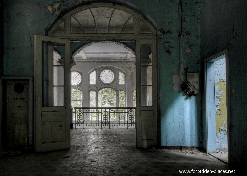 El Sanatorio de Beelitz-Heilstätten  - (c) Forbidden Places - Sylvain Margaine - 17 - On top, again...