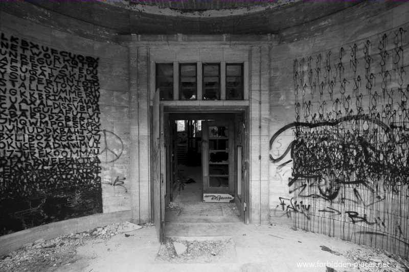 Le Sanatorium de Beelitz-Heilstätten - (c) Forbidden Places - Sylvain Margaine - 21 - Graffitis obstinés.
