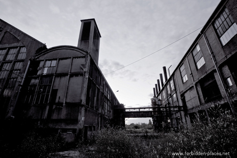 Uckange Blast Furnace - (c) Forbidden Places - Sylvain Margaine - 10 - Secondary buildings: power plant and boilers room.