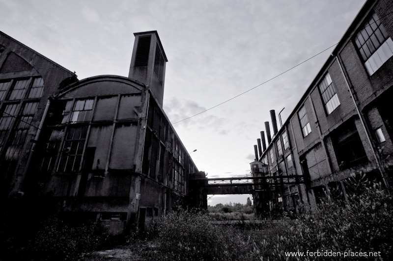 Le Haut Fourneau 4 d'Uckange - (c) Forbidden Places - Sylvain Margaine - 10 - Bâtiments annexes: centrale électrique et salle des chaudières.