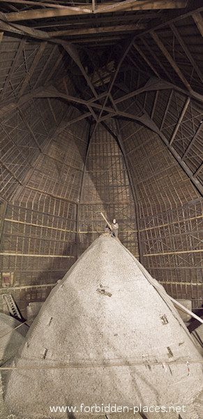 Huit Églises Bruxelloises - (c) Forbidden Places - Sylvain Margaine - 10 - Le dome dans les combles.