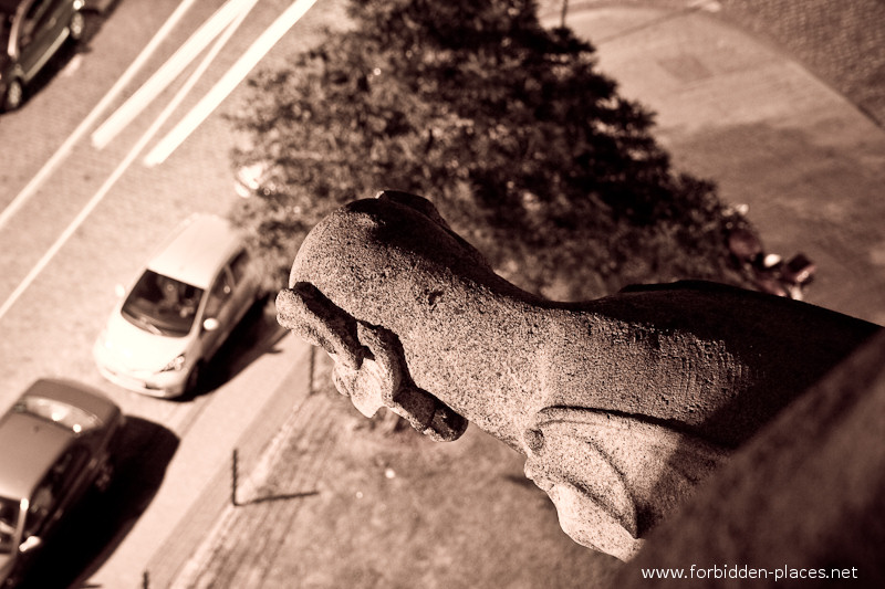 Ocho Iglesias En Bruselas - (c) Forbidden Places - Sylvain Margaine - 25 - The Sablon's Gargoyle . 