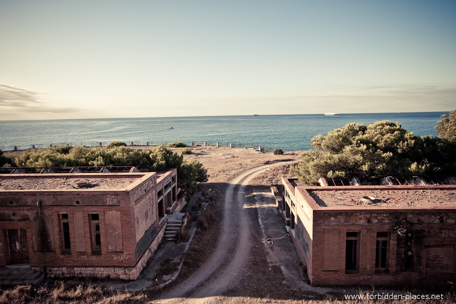 Sabinosa's Sanatorium - (c) Forbidden Places - Sylvain Margaine - 2- View on the Mediterranean Sea, early morning.
