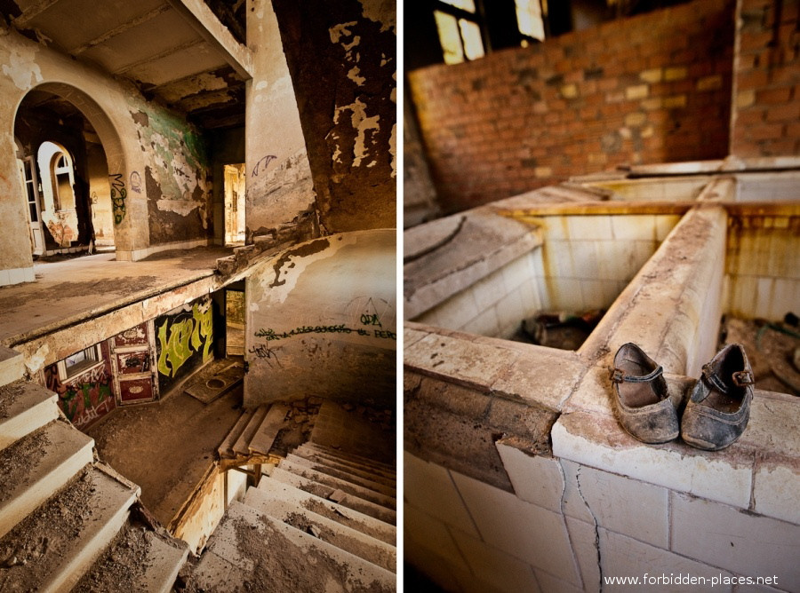 Le Sanatorium De La Sabinosa - (c) Forbidden Places - Sylvain Margaine - 4- L'escalier principal et les baignoires.