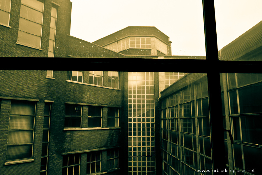 Val Benoît's University - (c) Forbidden Places - Sylvain Margaine - 9 - Light.