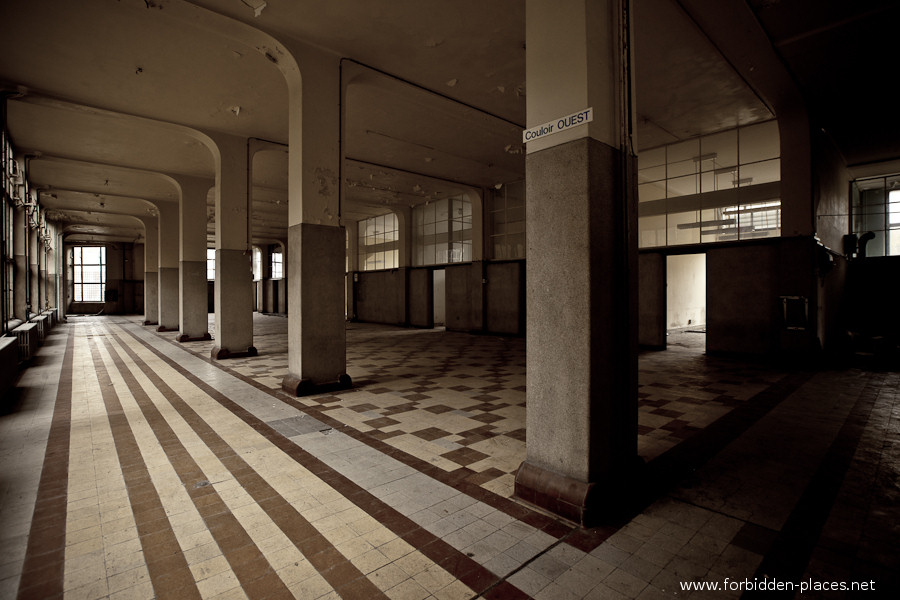 Val Benoît's University - (c) Forbidden Places - Sylvain Margaine - 10 - Couloir OUEST.