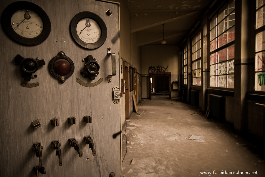 La Universidad Del Val Benoît - (c) Forbidden Places - Sylvain Margaine - 4 - Corridor.