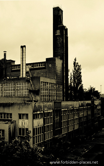 L'Université Du Val Benoît - (c) Forbidden Places - Sylvain Margaine - 4- Centrale et labo thermodynamique.