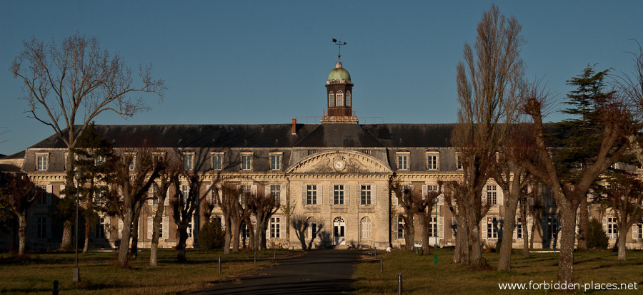 The Hôpital de la Marine - Click to enlarge!