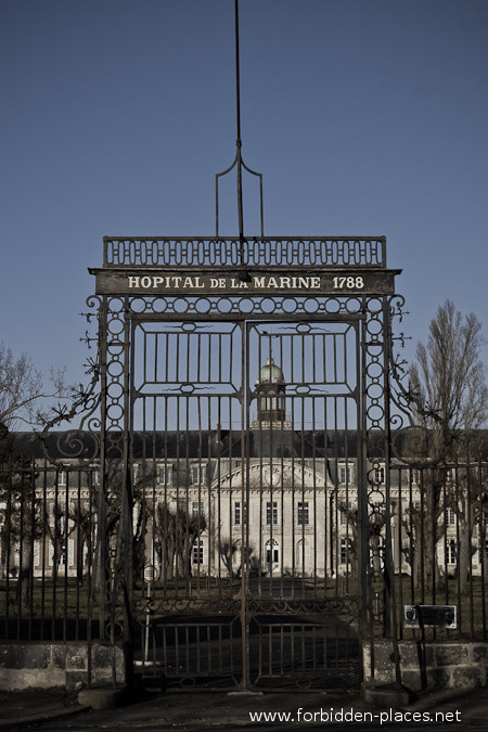 The Hôpital de la Marine - (c) Forbidden Places - Sylvain Margaine - 1- The gate, from 1788, listed as national heritage.