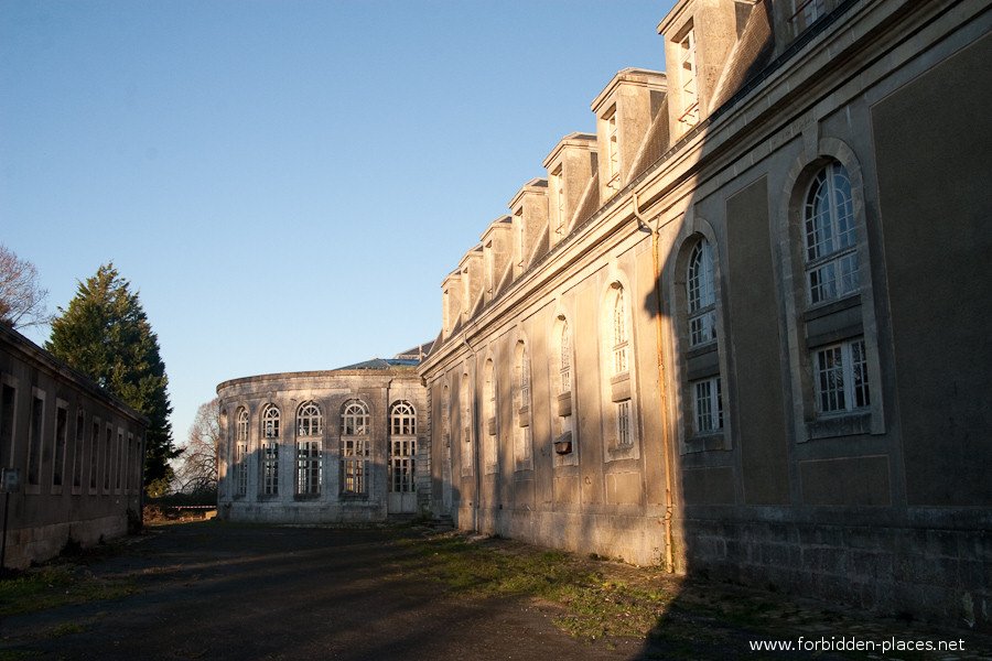 The Hôpital de la Marine - (c) Forbidden Places - Sylvain Margaine - 7 - Promenade.