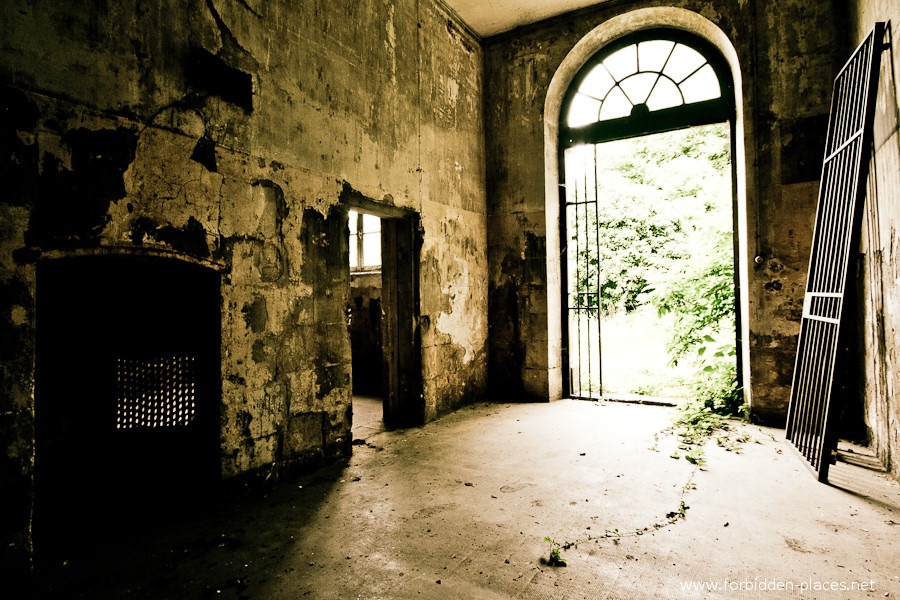 The Hôpital de la Marine - (c) Forbidden Places - Sylvain Margaine - 8 - The old cells.