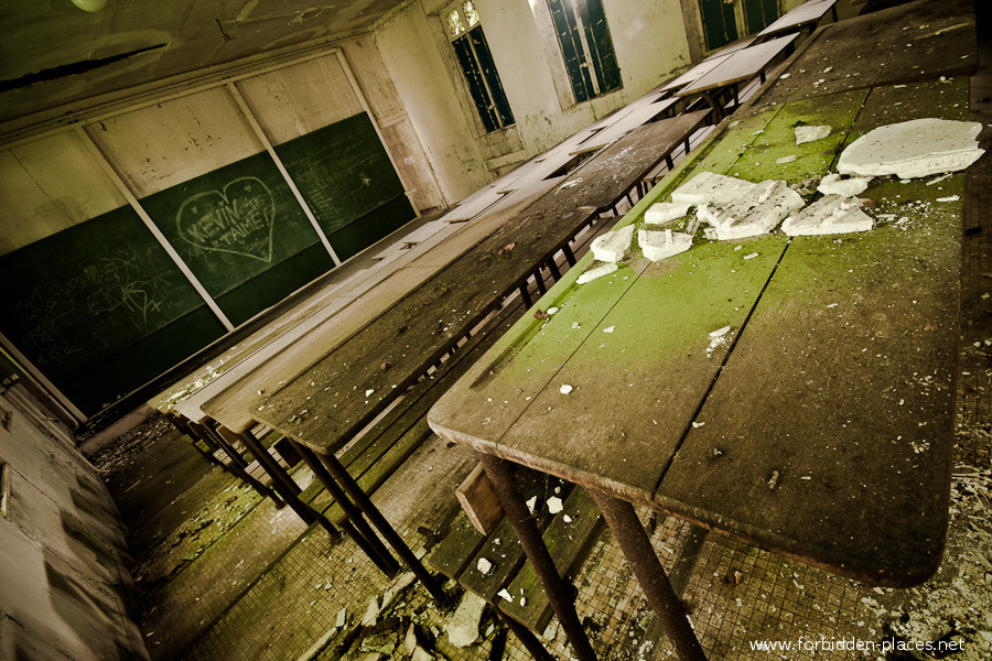 L'Hôpital de la Marine - (c) Forbidden Places - Sylvain Margaine - 11 - La salle de classe.
