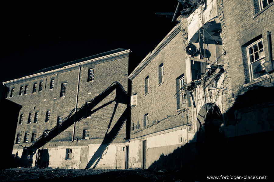 Cane Hill Asylum - (c) Forbidden Places - Sylvain Margaine - 18 - Death.