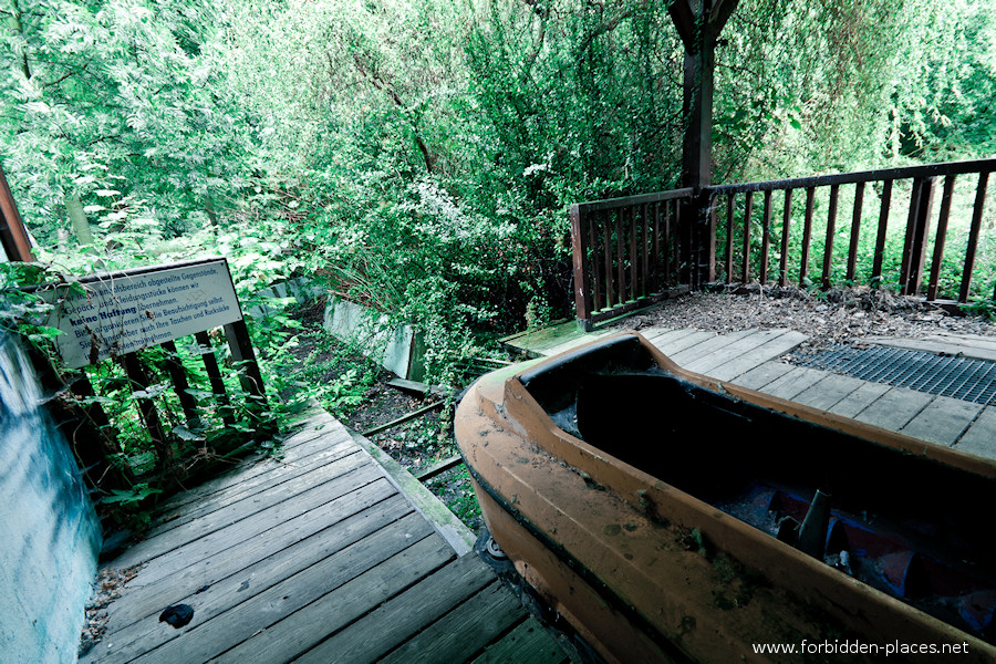Le Parc d'Attractions Abandonné de Spreepark - (c) Forbidden Places - Sylvain Margaine - 2- La rivière abandonnée