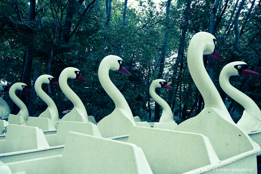 Le Parc d'Attractions Abandonné de Spreepark - (c) Forbidden Places - Sylvain Margaine - 5- Cygnes fantômes