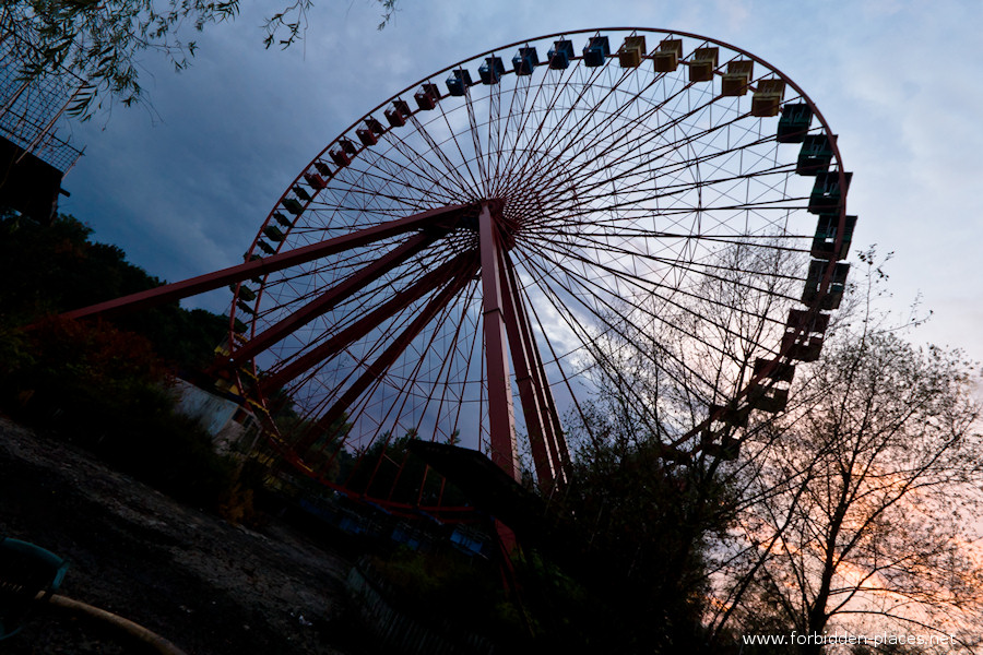 Spreepark - El Parque de Attractiones Abandonado - (c) Forbidden Places - Sylvain Margaine - 6- Sunset