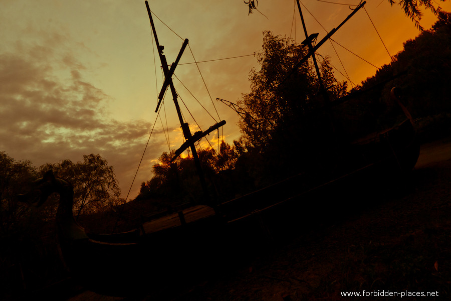 Spreepark - El Parque de Attractiones Abandonado - (c) Forbidden Places - Sylvain Margaine - 9- The pirate ship